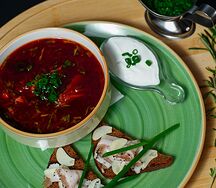 Сложный борщ с пекинской капустой и черносливом