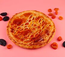 Пирог с курагой и черносливом