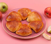 Пирожки сладкие с яблоком