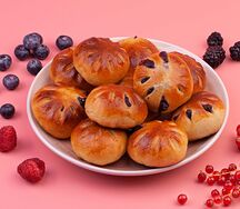 Фуршетные сладкие пирожки с лесными ягодами