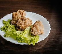 Куриные крылья в панировке под соусом терияки