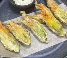 Цветки цукини с крабом