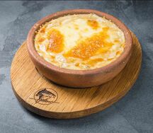 Жульен с камчатским крабом, раковыми шейками и боровиками