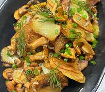 Картофель жареный с лисичками