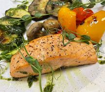 Семга с овощами гриль