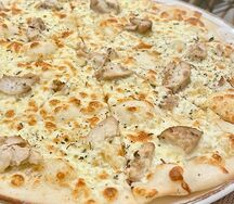 Пицца Курица с сыром и сливочным соусом