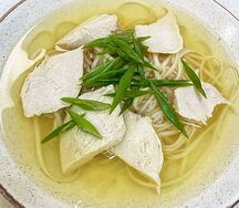 Куриный бульон с яичной лапшой