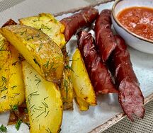 Охотничьи колбаски с картофельными дольками