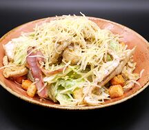 Салат Цезарь с курицей