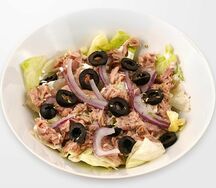 Салат с тунцом