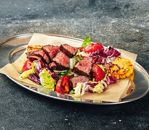 Стейк-салат с кукурузой