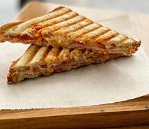 Сэндвич с ветчиной и сыром