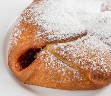 Слойка с вишней