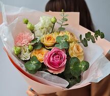 Букет с розой и эустомой