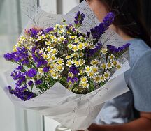 Букет с ромашкой и статицей