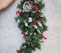 Капля из искусственной хвои