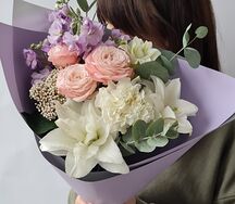 Букет с лилией