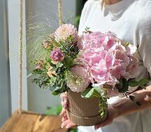 Коробка с гортензией и георгином