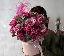 Ягодная коробка с розами