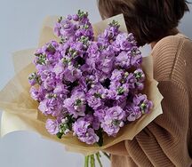 Букет с сиреневой маттиолой