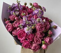 Букет из пионов, роз и маттиол