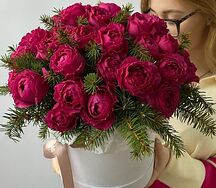 Цветы в шляпной коробке