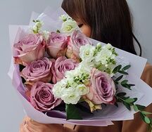 Букет с Маттиолой и Розами