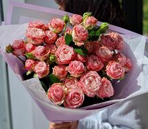 Моно букет пион роз