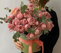 Коробка пионовидных роз сорта Джульетта