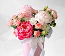 Коробка с пионами и пион-розой