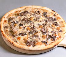 Пицца грибная с трюфельным кремом
