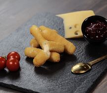 Cырные палочки соусом