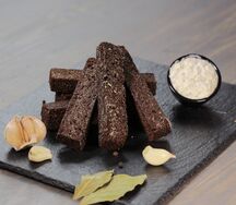 Бородинские гренки с соусом
