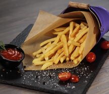 Картофель по-бельгийски с соусом