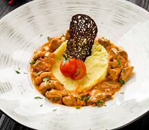 Бефстроганов с картофельном пюре