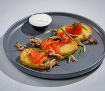 Хашбраун с лососем и грибами