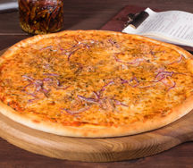 Пицца с тунцом и красным луком по-сицилийски