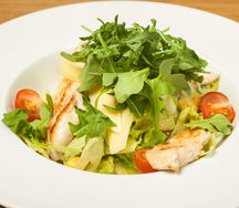 Салат Цезарь с курицей