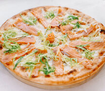 Пицца с копчёным лососем