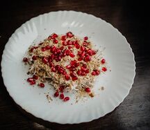 Гранат с курицей и грибами