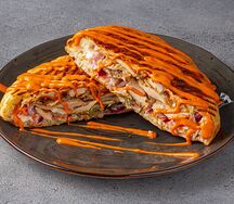 Шаурма с соусом 1000 островов в тандырной лепёшке