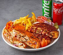 Шаурма в лепёшке для двоих на тарелке