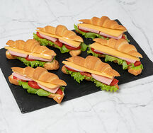 Круассаны мини с ветчиной и сыром