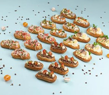 Сет мини эклеров с салатом ассорти