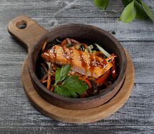 Лосось с овощами