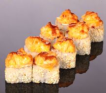 Запеченный ролл с лососем