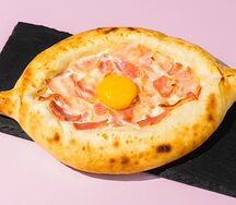 Хачапури по-аджарски с беконом