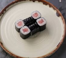 Ролл с тунцом