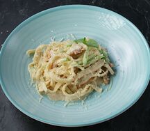 Домашняя паста с цыпленком и овощами