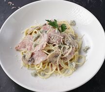 Спагетти с ветчиной и грибами